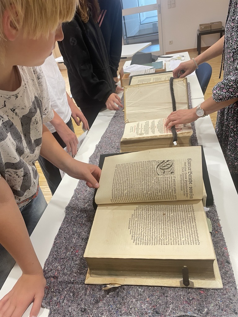 Klein trifft Groß - zu Besuch bei den „Kollegen“ von der Lippischen Landesbibliothek 